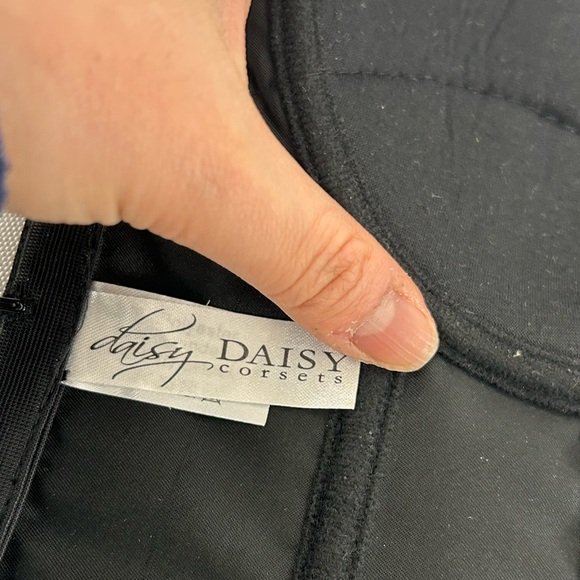 Vintage Daisy Black Corset - Picture 5 of 6